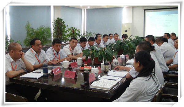 成都分公司张文兴经理与车队经理吕耀东进行问题讨论